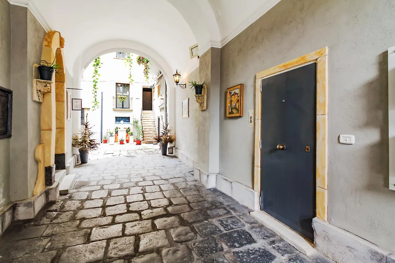 Catania Central Flat 0*,