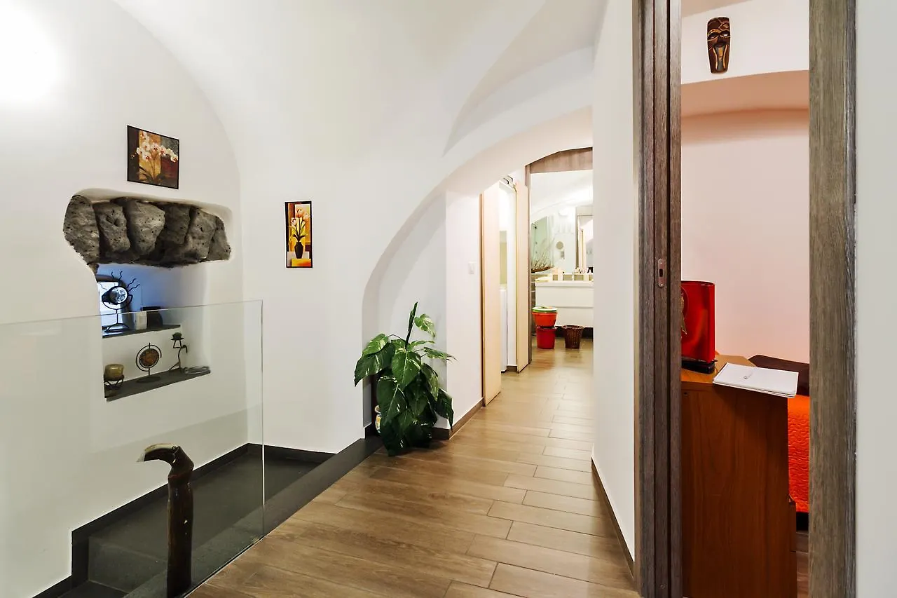Catania Central Flat 0*,  Włochy